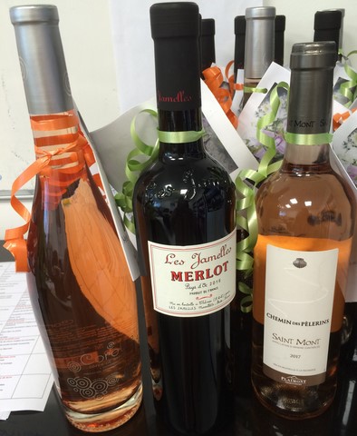 Vin en l'honneur des anniversaires clients